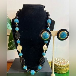 Vintage 80’s Néw Old Stock Pierced Earrings and Matching Necklace